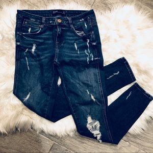 🌹Zara: Trafaluc Dark Wash Distressed Jeans🌹